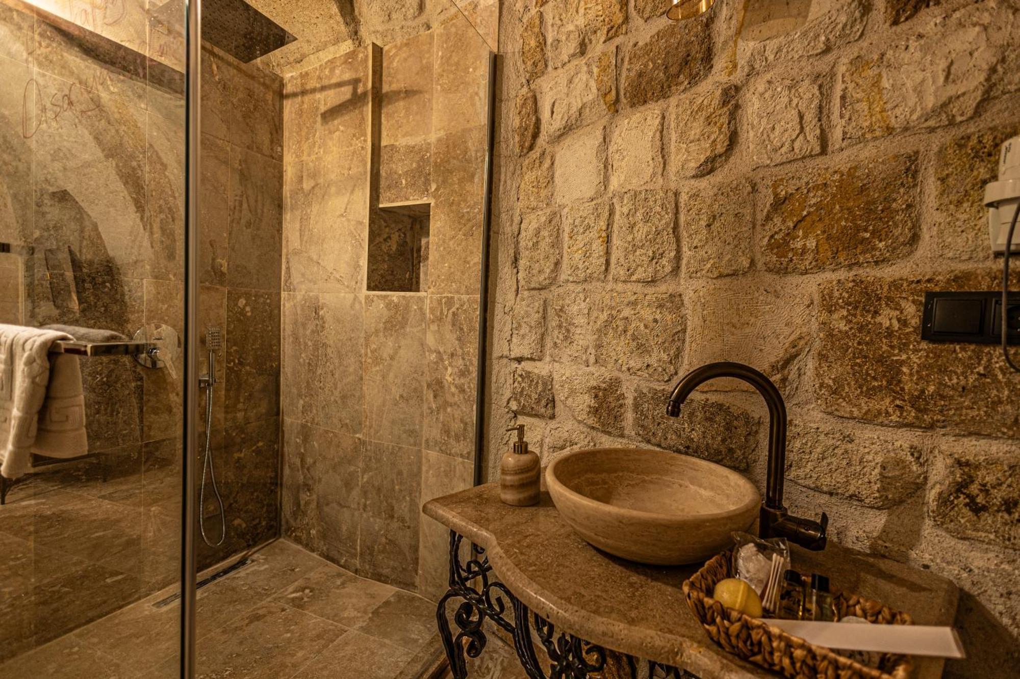 Zuemruetue Anka Cave Hotel Юргюп Екстериор снимка